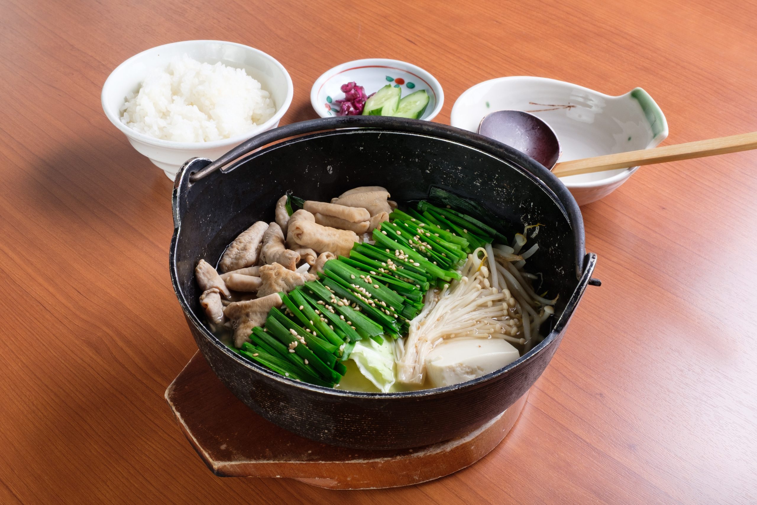  ニラたっぷりのあったか塩豚もつ鍋